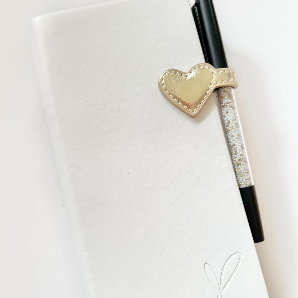 Belle Ame Magnetic Heart Bookmark
